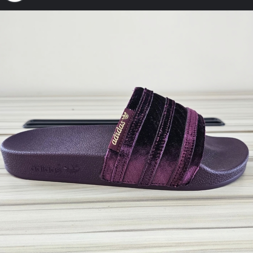 New Wmns Adilette Slide 'Victory Crimson Size 9 - Picture 10 of 15